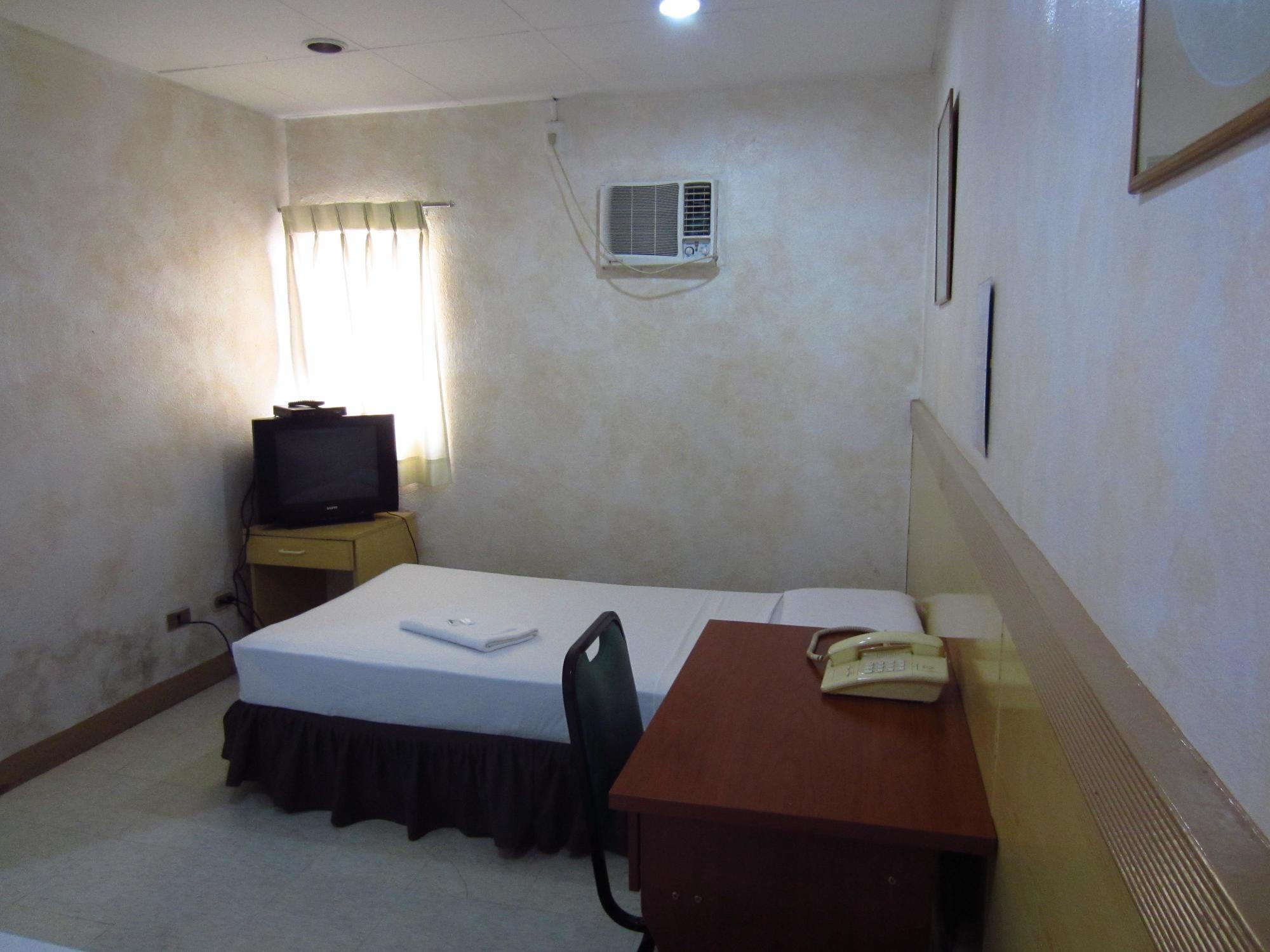 Mactan Pension House Lapu-Lapu City Exterior photo